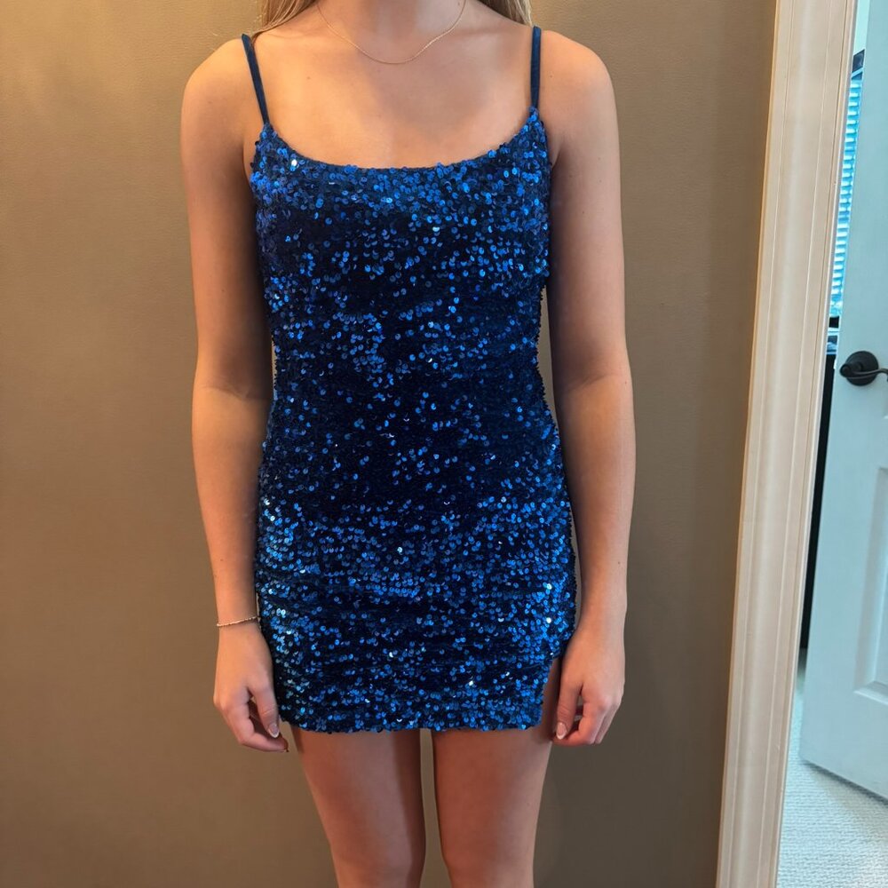 Crystal Doll Juniors' Scoop-Neck Sequined Bodycon Dress size XS